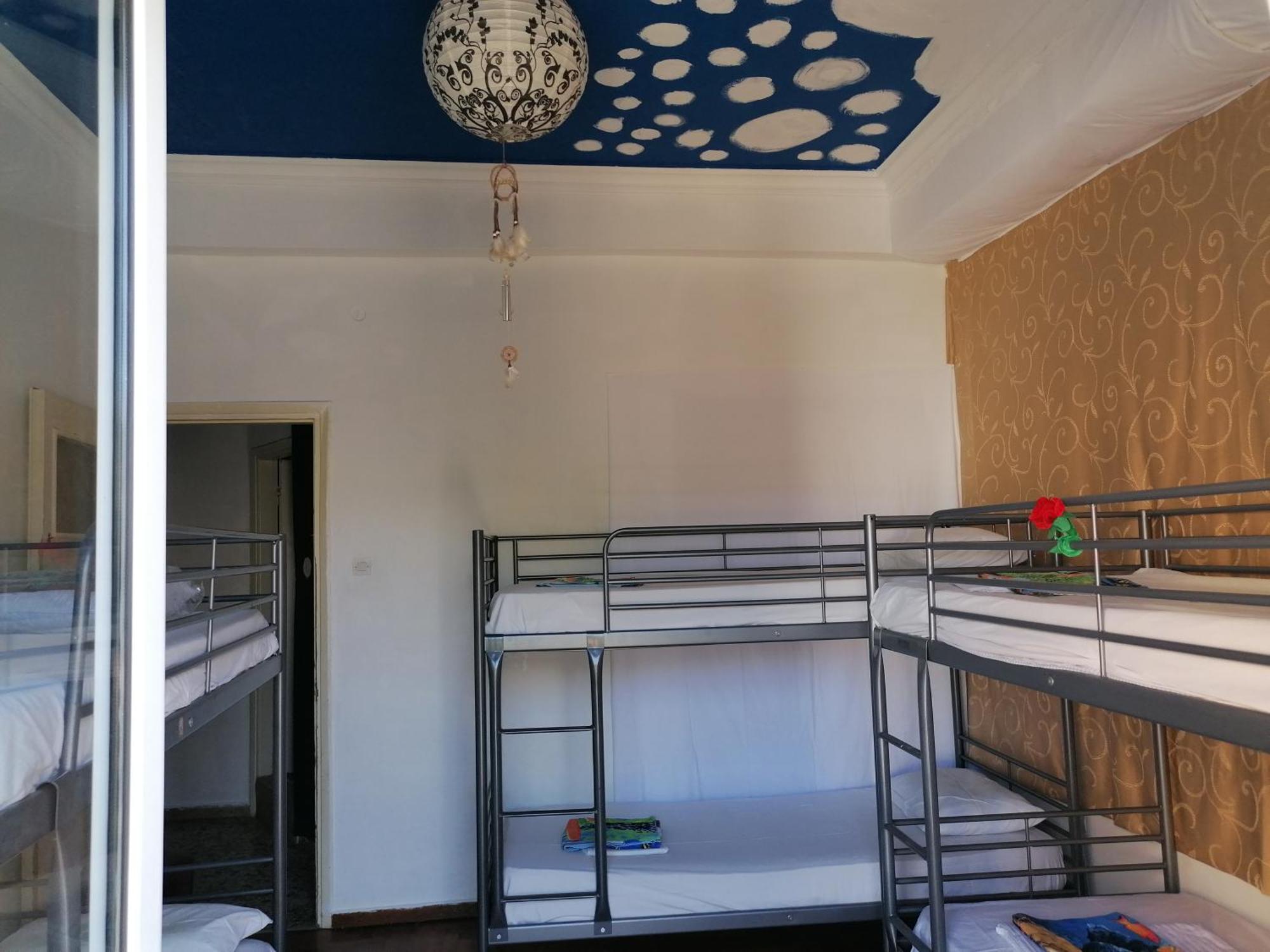 Thissio Room In The Apartmen Share Atenas Exterior foto