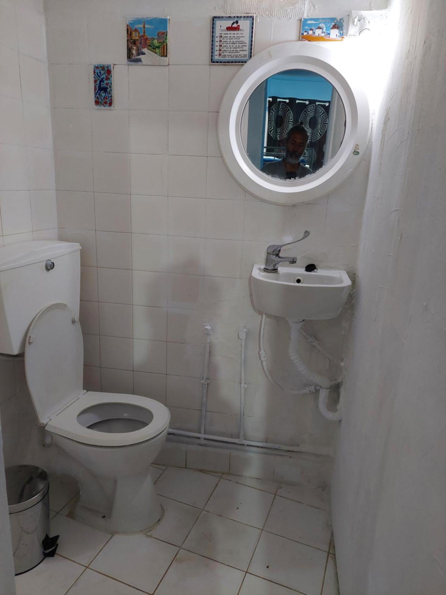 Thissio Room In The Apartmen Share Atenas Exterior foto