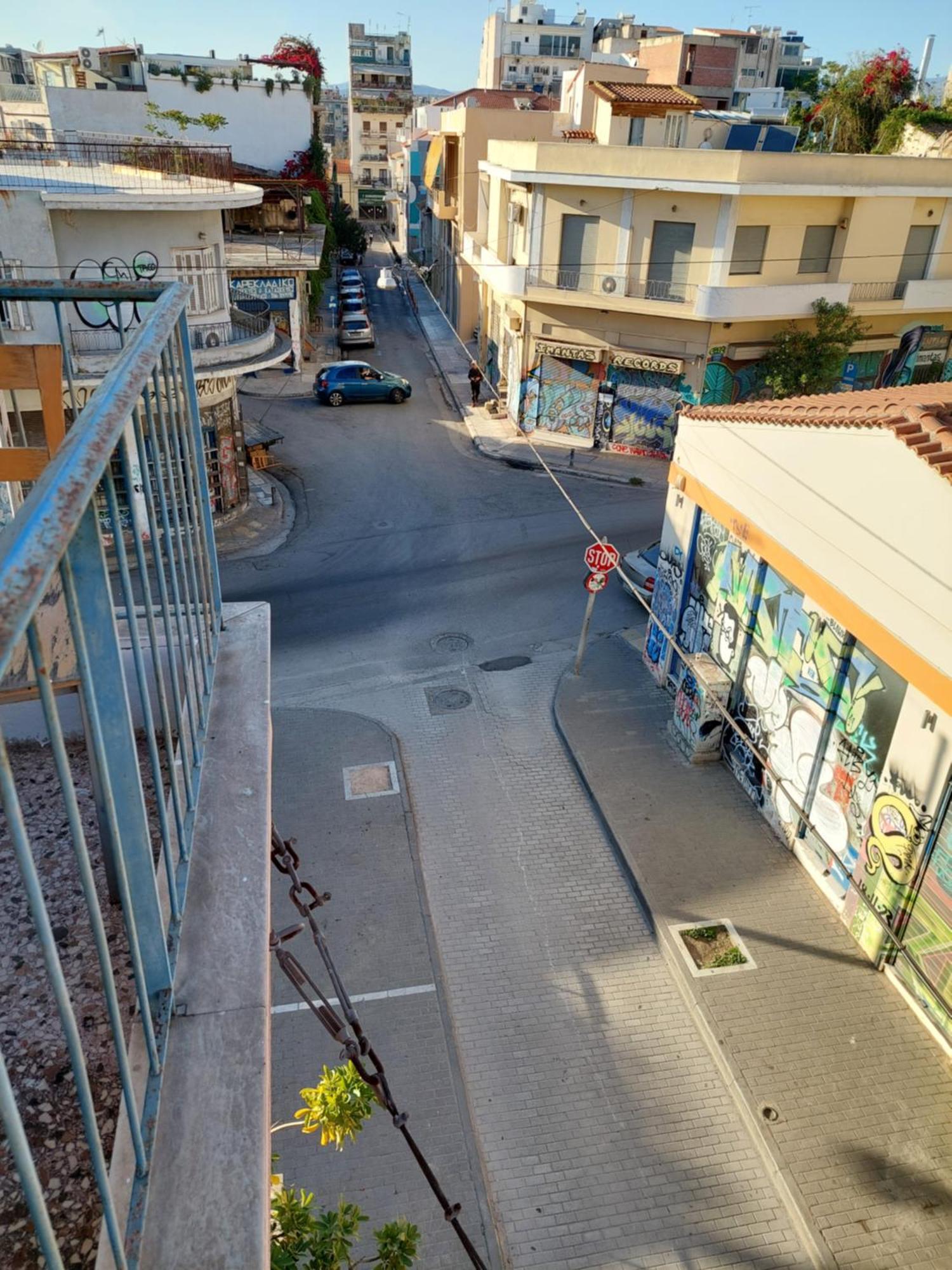 Thissio Room In The Apartmen Share Atenas Exterior foto